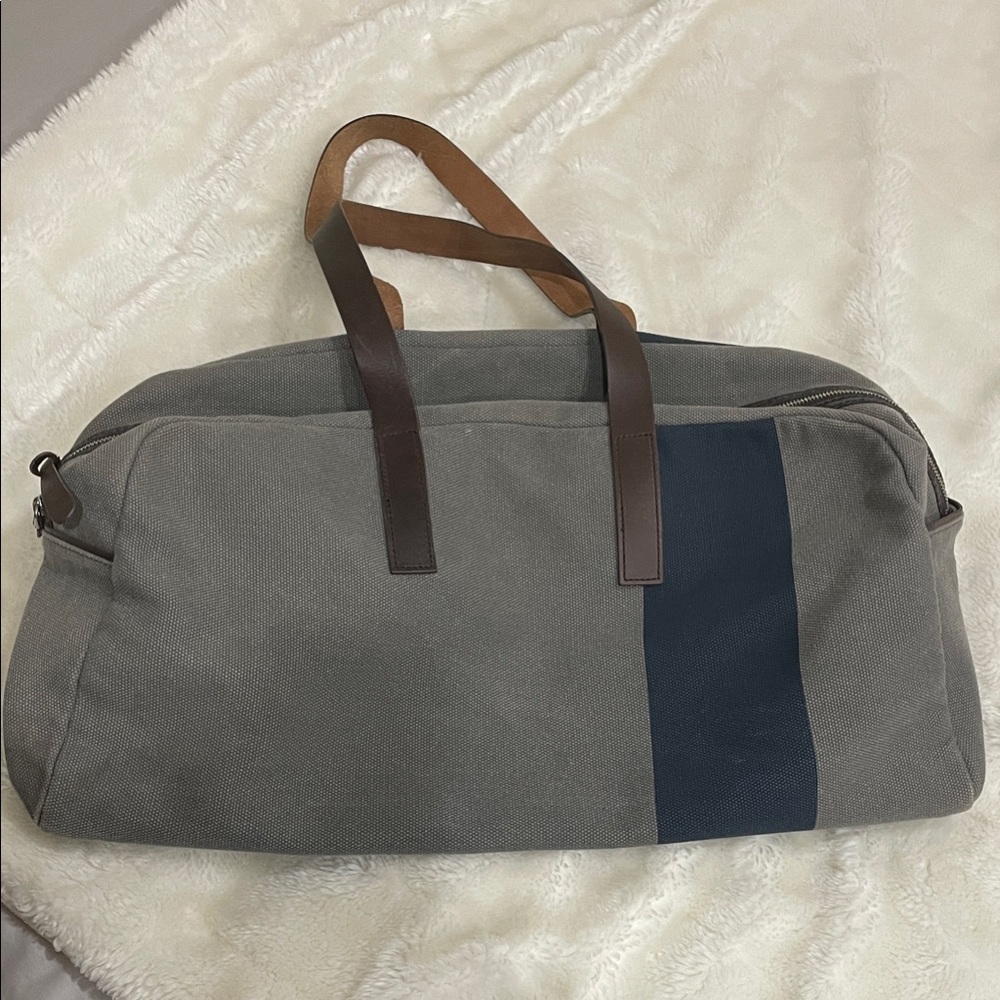 Everlane Gray and Navy Duffel Bag